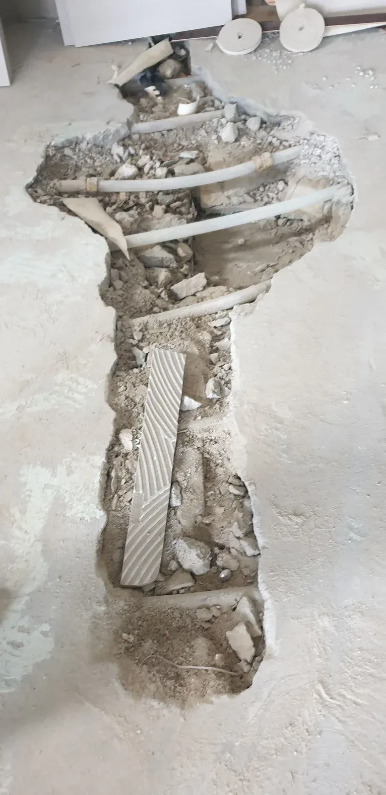 길게 이어진 굴착 구간