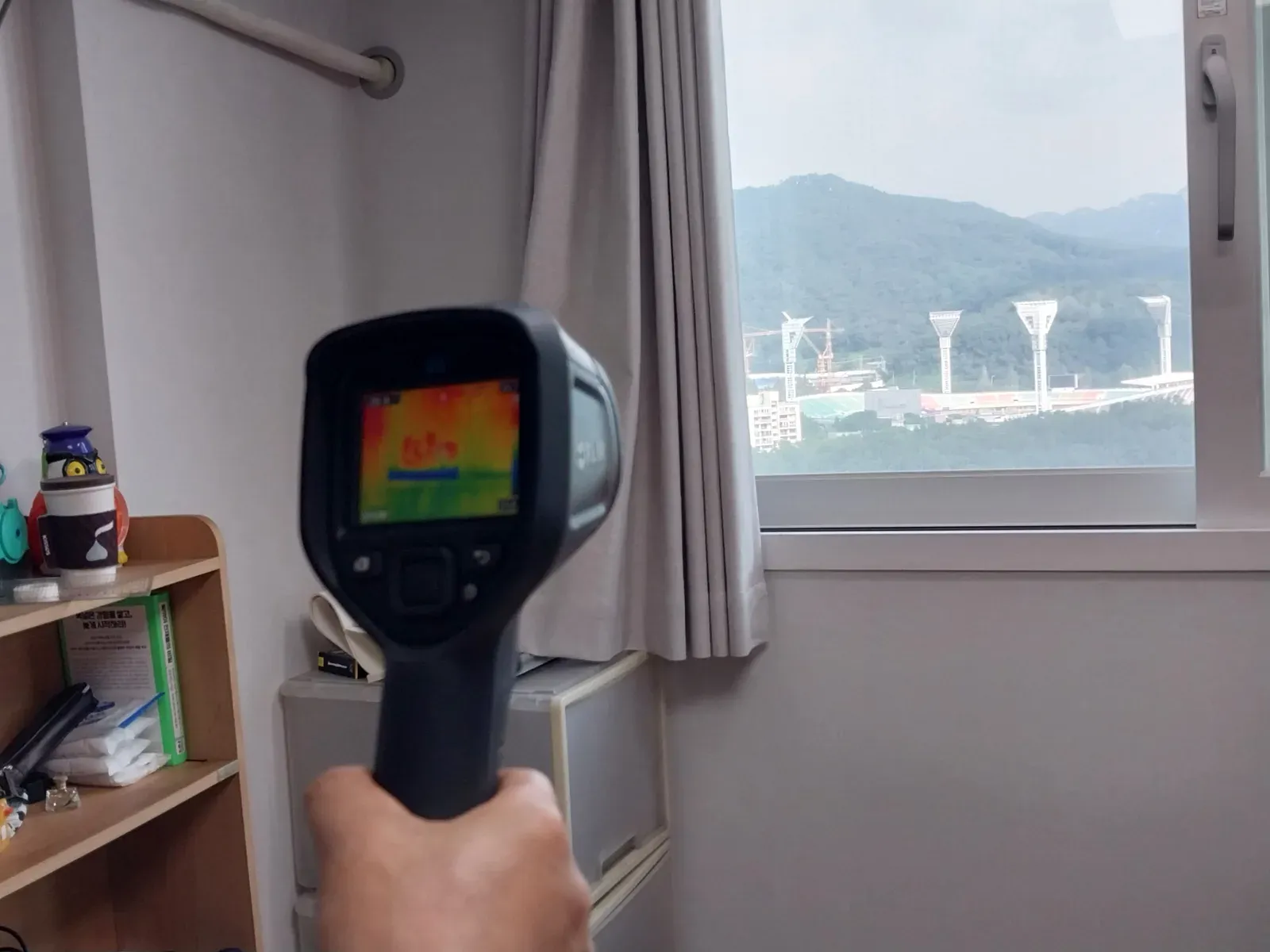 창 주변 열화상 확인
