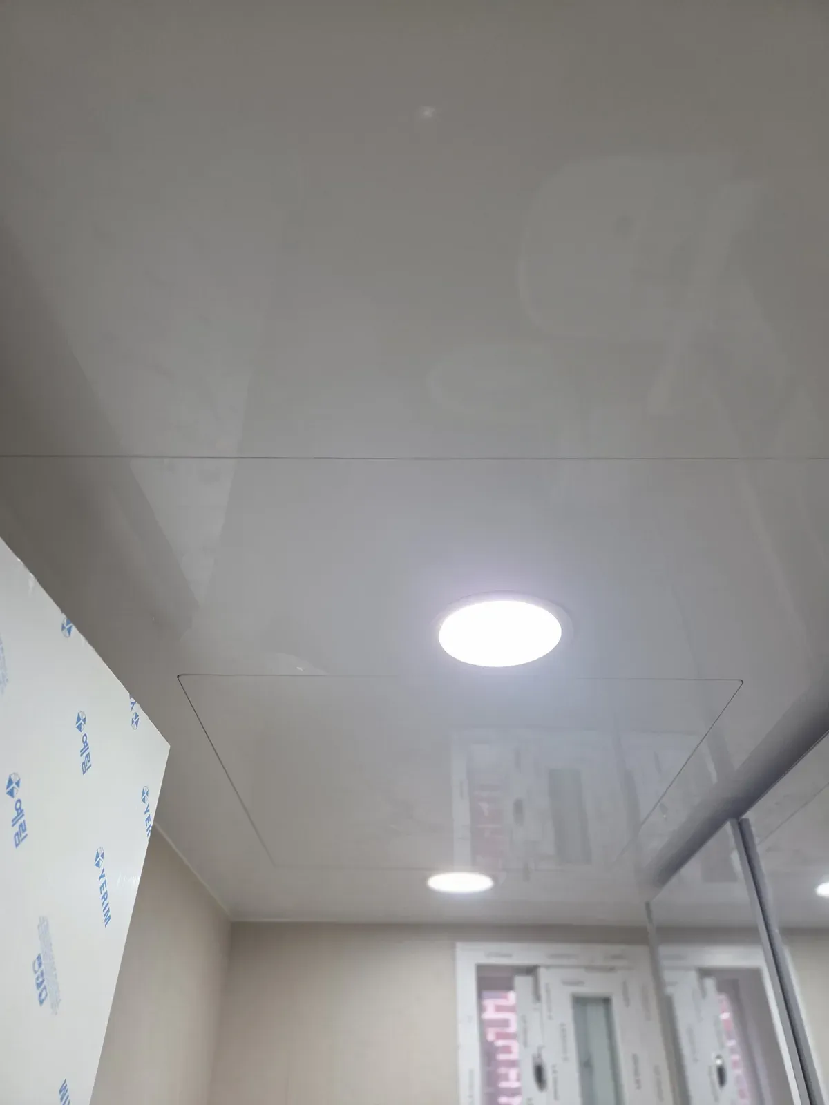 새로 마감한 욕실 천장