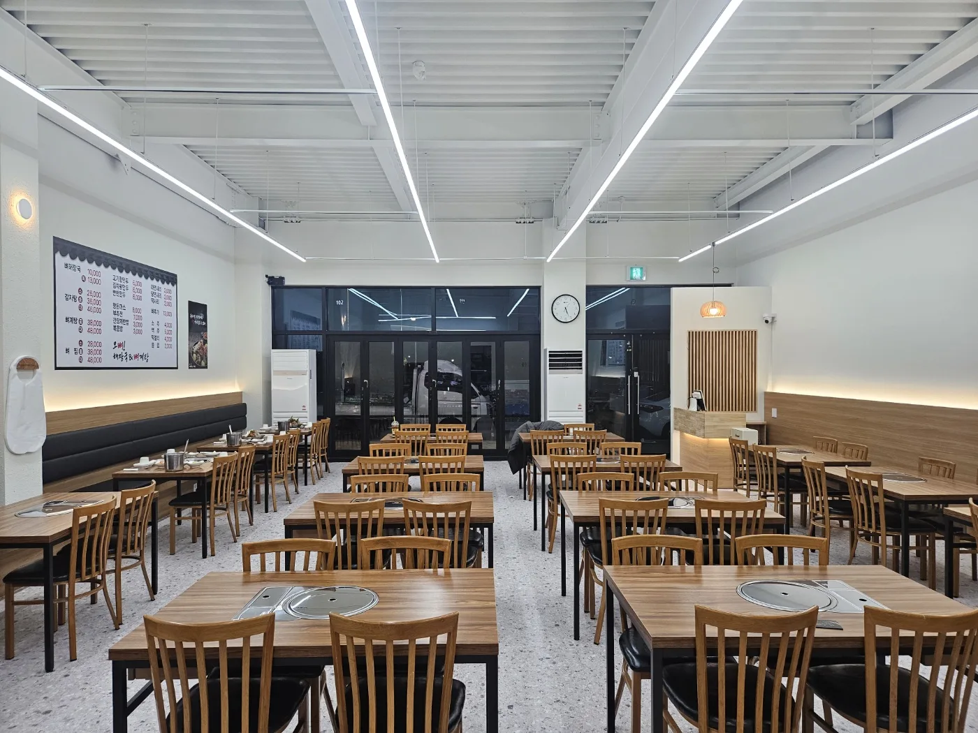 증평 송산리 '오!뼈해장국&뼈계탕' 매장 인테리어 — 충북 증평군 증평읍 송산리 · 상업공간 · 약 40평