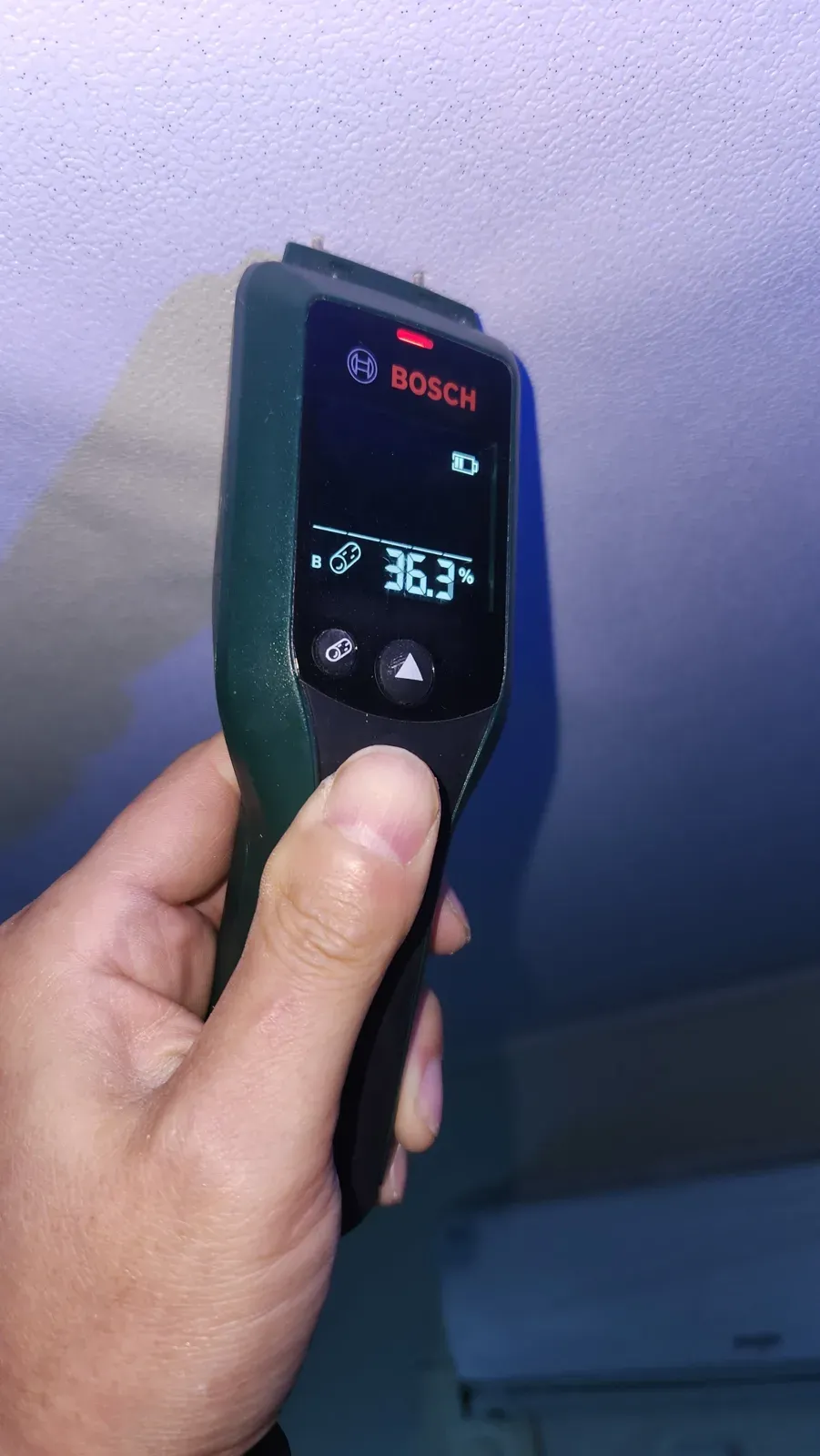 천장 수분 측정