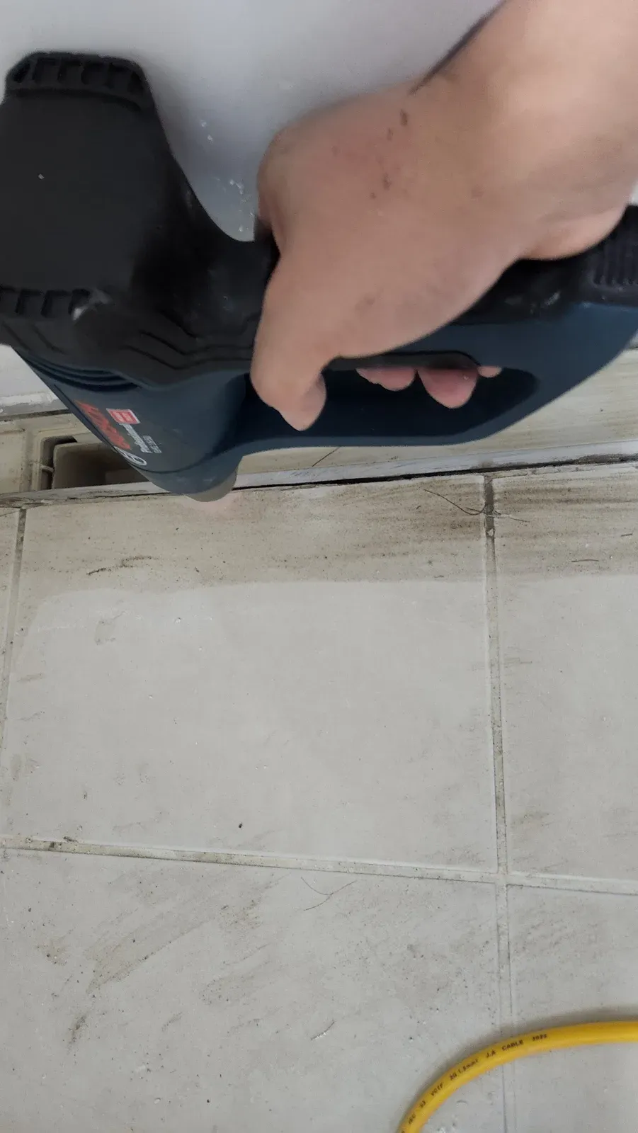 기존 실리콘 제거 작업