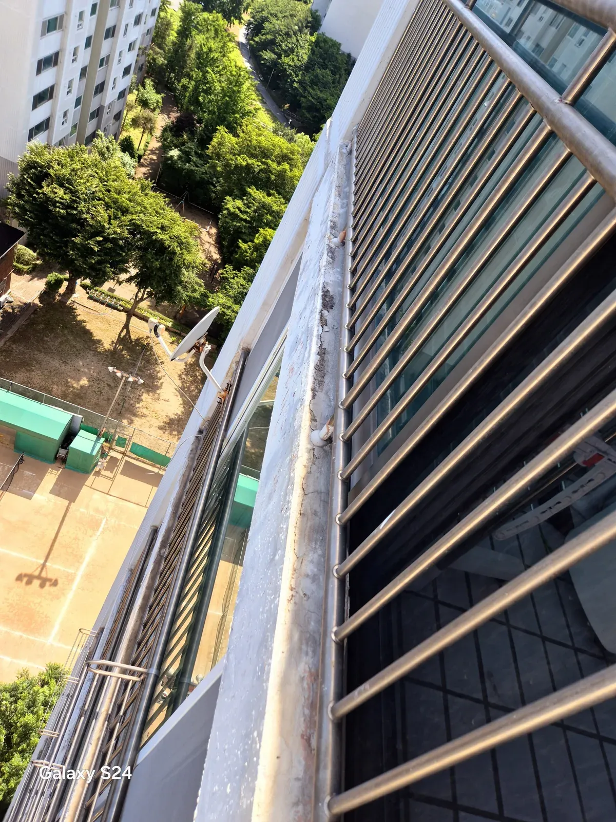 창틀과 외벽 이음선
