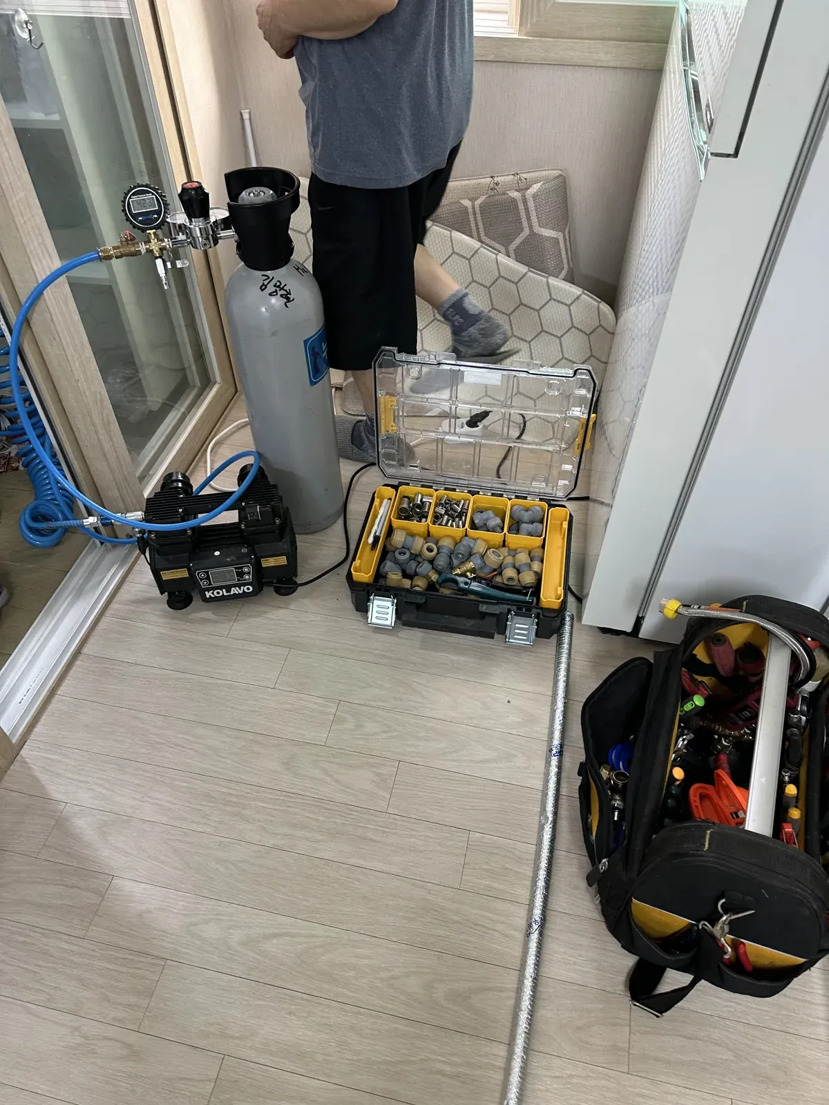가압 장비와 가스 용기
