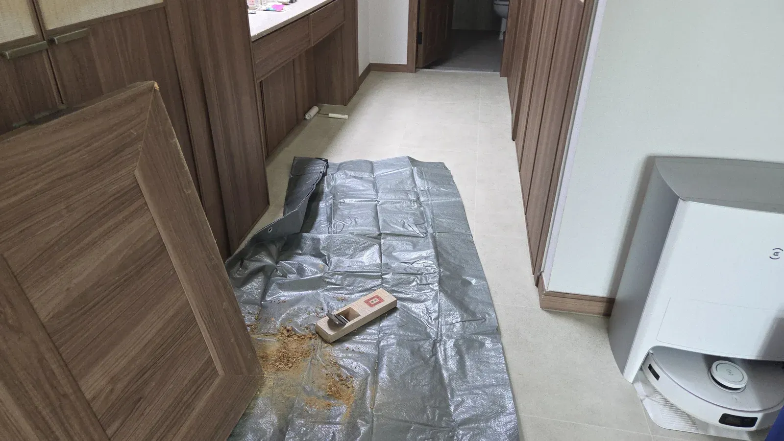 문짝 분리 후 바닥 보양