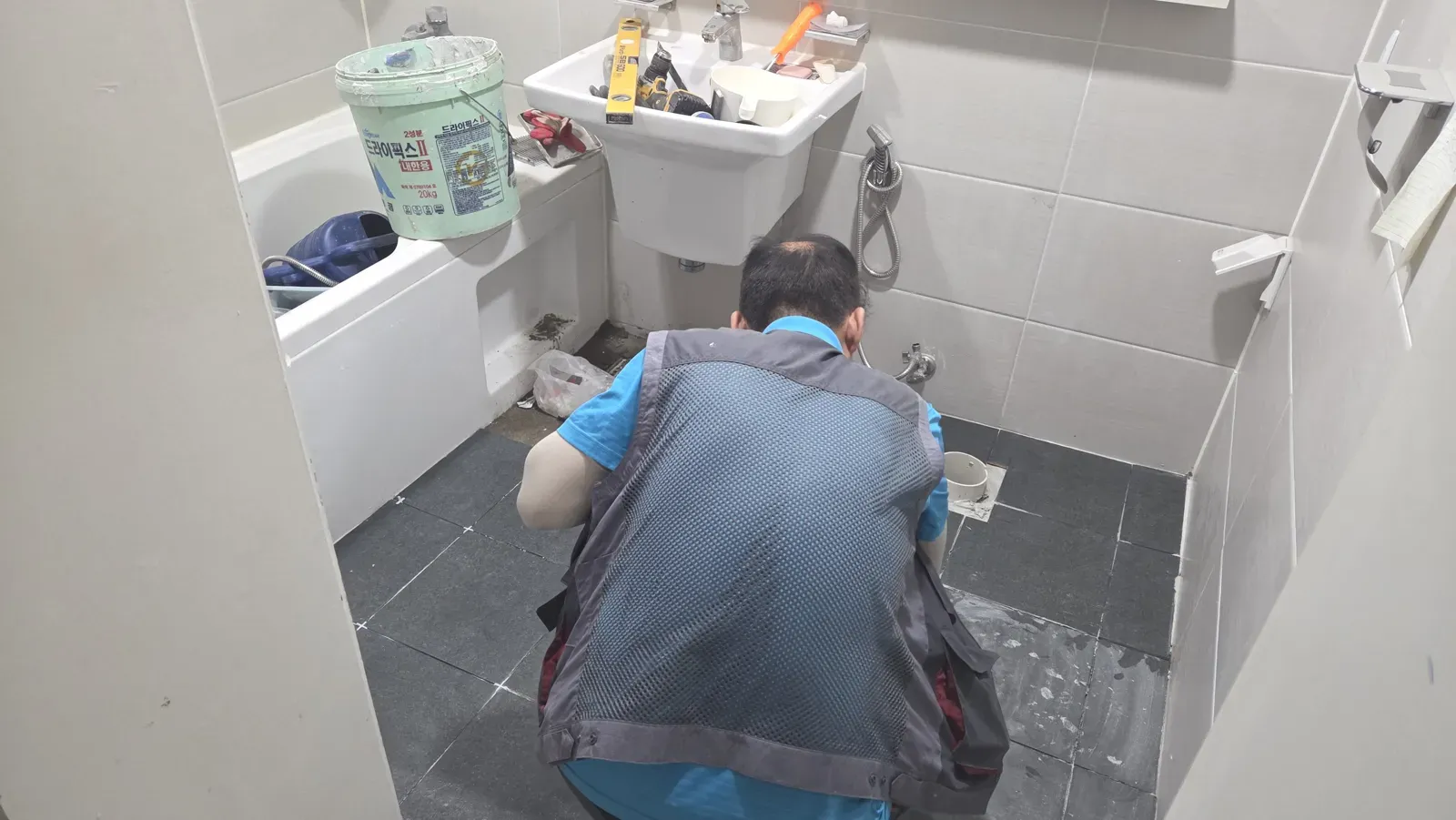타일 붙이기