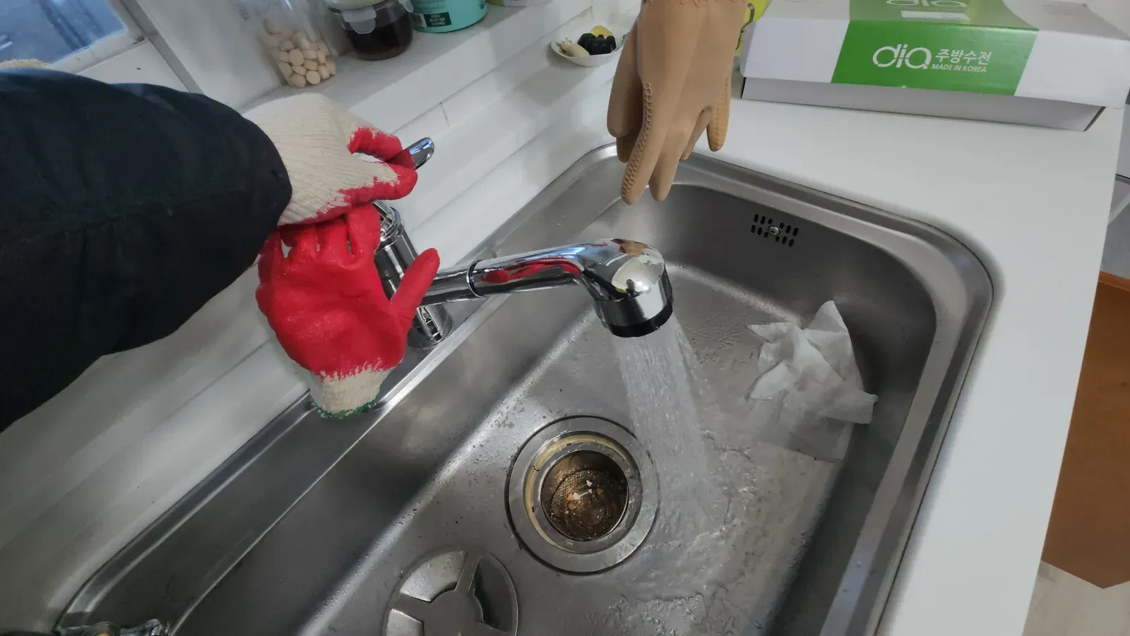 교체 후 물 내림 확인
