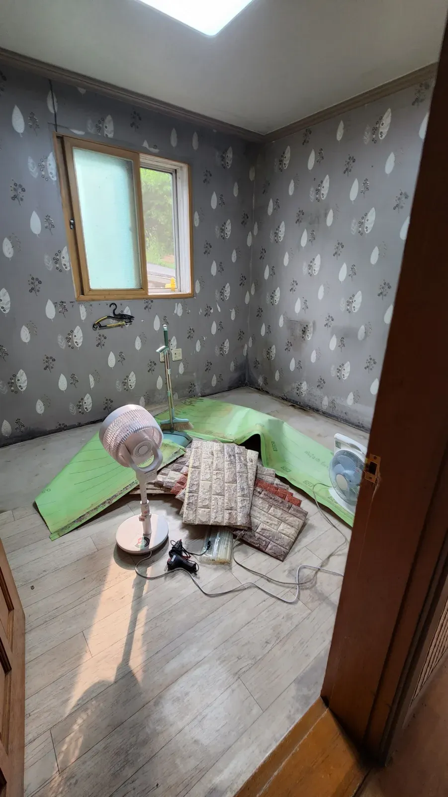 장판 걷고 바닥 확인 준비